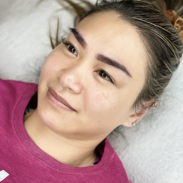eyebrows microbladed